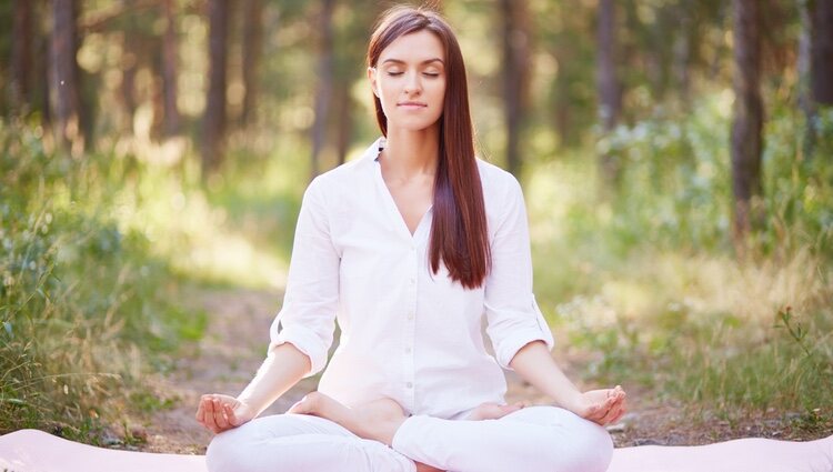 Practicar Yoga te ayudara a encontrar esa tranquilidad que tanto necesitas