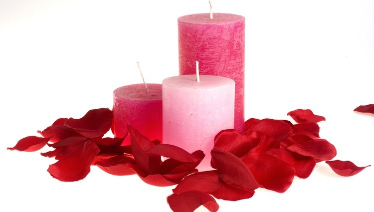 Las velas rosas están vinculadas al amor y al equilibrio