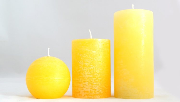 Existen velas de diversos colores y formas