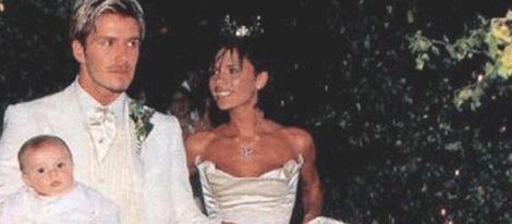 Victoria y David Beckham pasean con Brooklyn en su boda