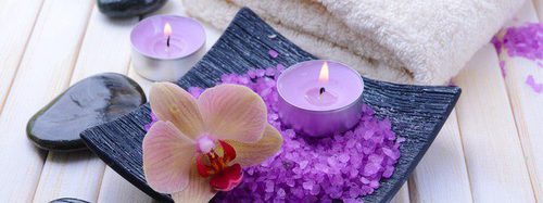 Rituales con velas violeta: meditación y progreso