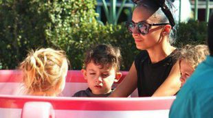 Nicole Richie disfruta de sus vacaciones junto a sus hijos Sparrow y Harlow Madden en Disneyland